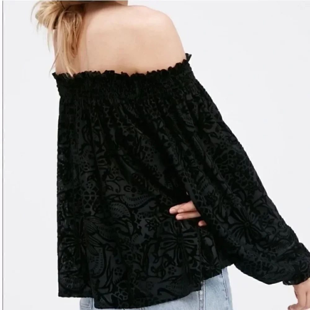Free People A Little Twist Off The Shoulder Velvet Black Top Women's Small